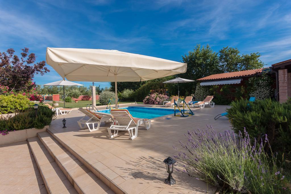 Hacienda Rosemary Villa Muntić Exteriör bild