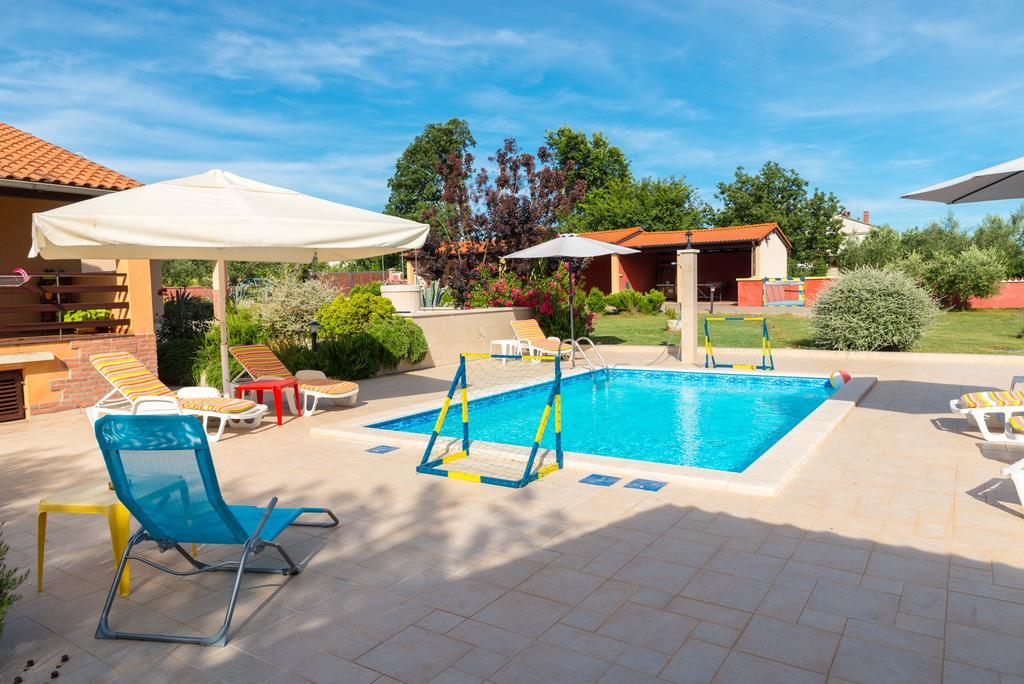 Hacienda Rosemary Villa Muntić Exteriör bild