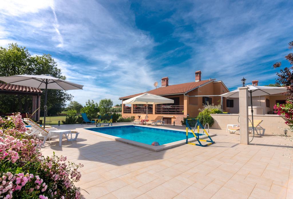 Hacienda Rosemary Villa Muntić Exteriör bild
