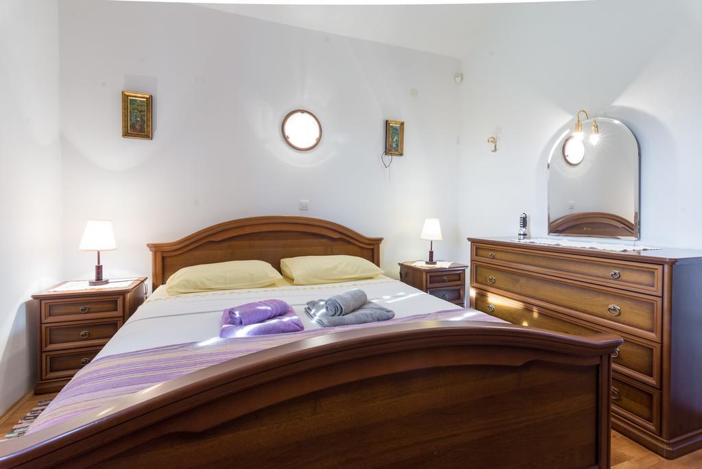 Hacienda Rosemary Villa Muntić Exteriör bild