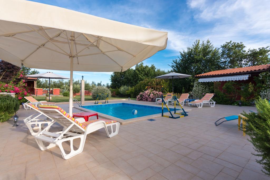 Hacienda Rosemary Villa Muntić Exteriör bild