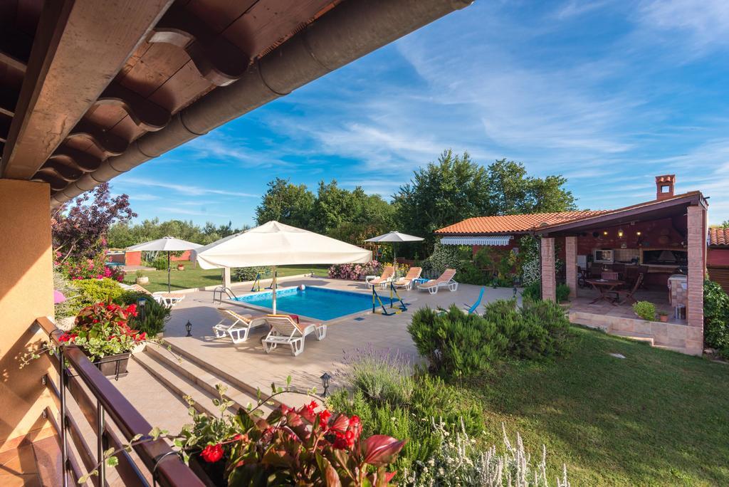 Hacienda Rosemary Villa Muntić Exteriör bild