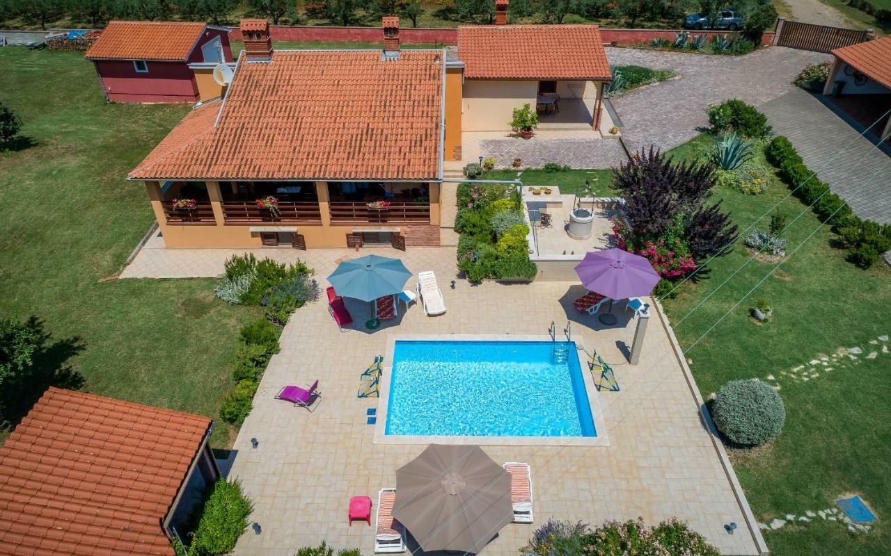 Hacienda Rosemary Villa Muntić Exteriör bild