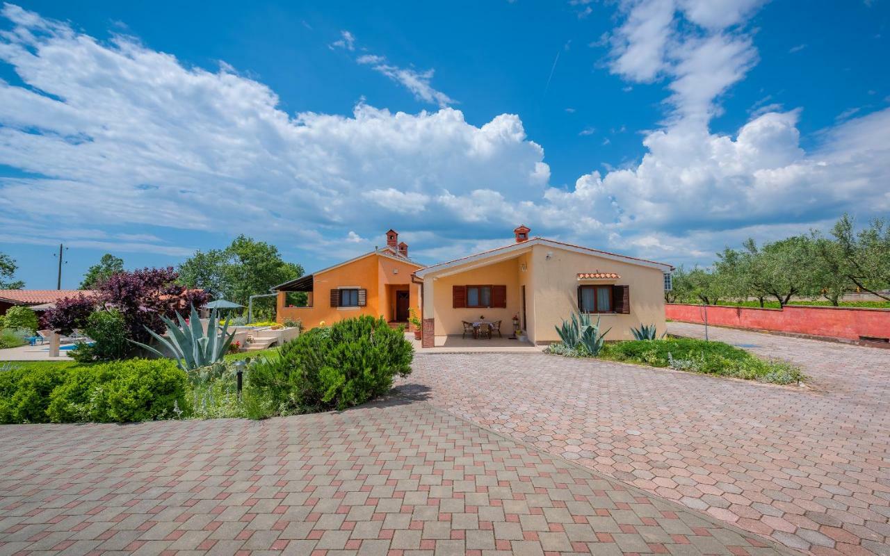 Hacienda Rosemary Villa Muntić Exteriör bild
