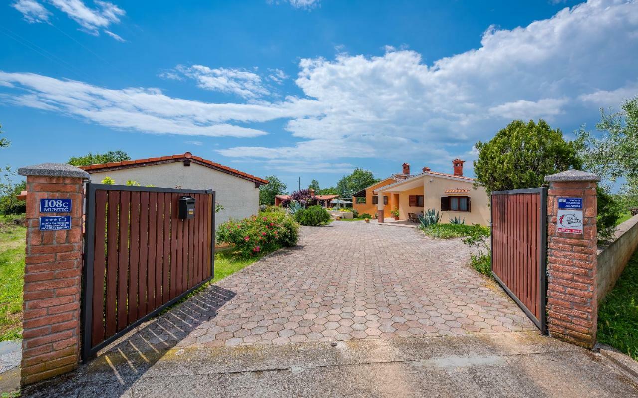 Hacienda Rosemary Villa Muntić Exteriör bild