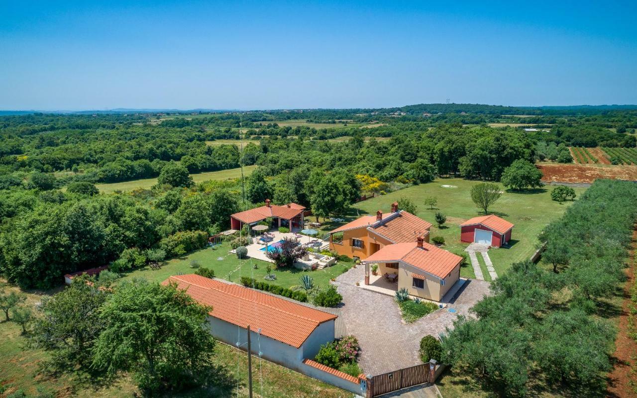Hacienda Rosemary Villa Muntić Exteriör bild
