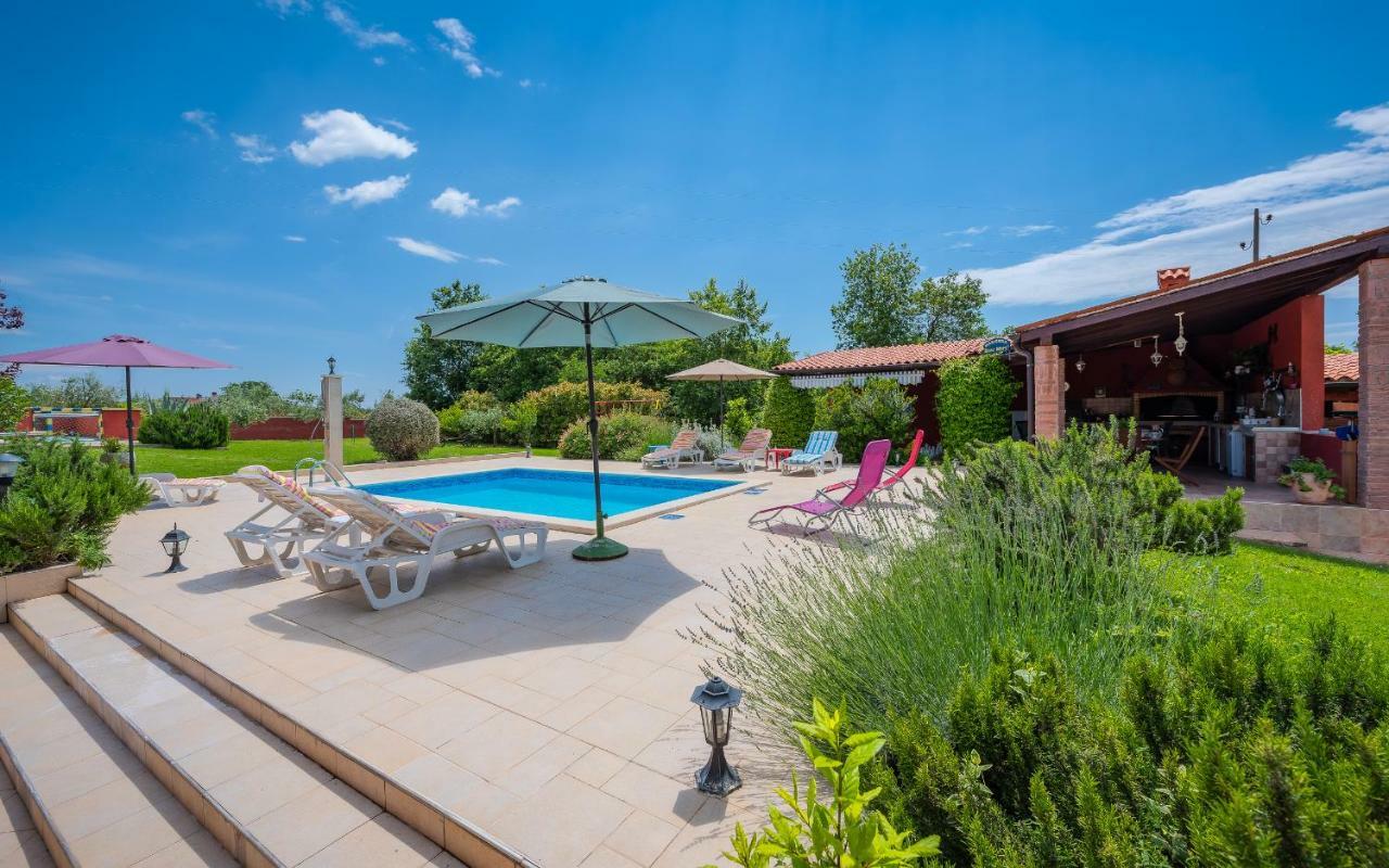 Hacienda Rosemary Villa Muntić Exteriör bild