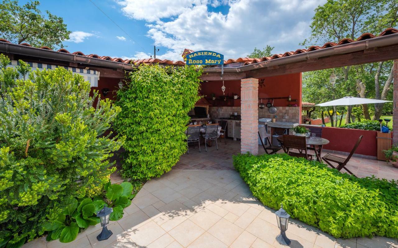 Hacienda Rosemary Villa Muntić Exteriör bild