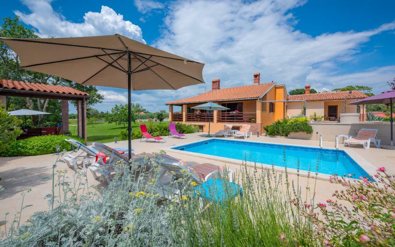 Hacienda Rosemary Villa Muntić Exteriör bild
