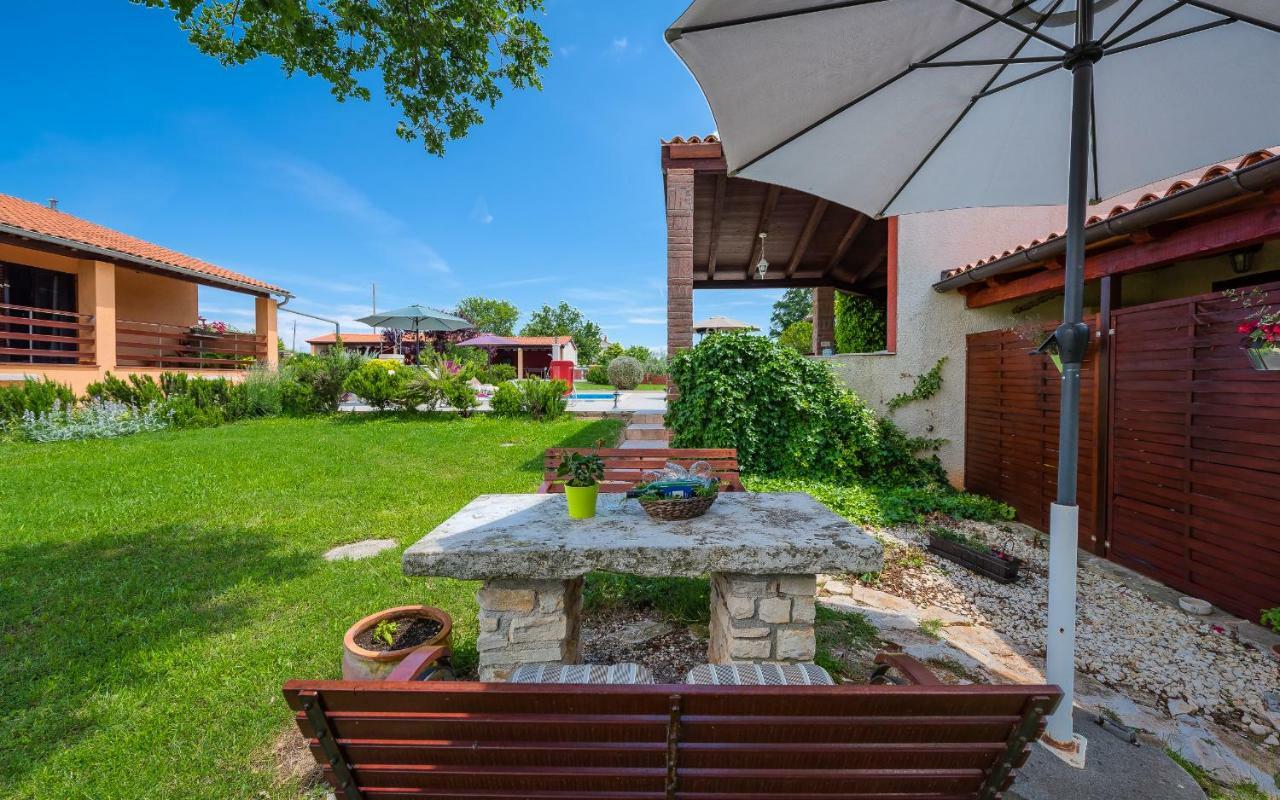Hacienda Rosemary Villa Muntić Exteriör bild